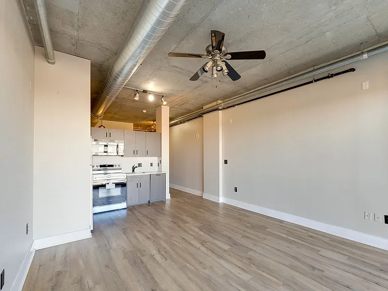 505 E 6th St #815 — Photo 9