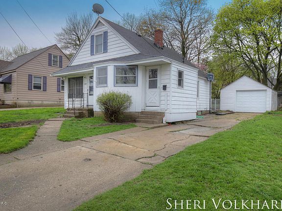 3rd image of 1307 Burke Ave NE