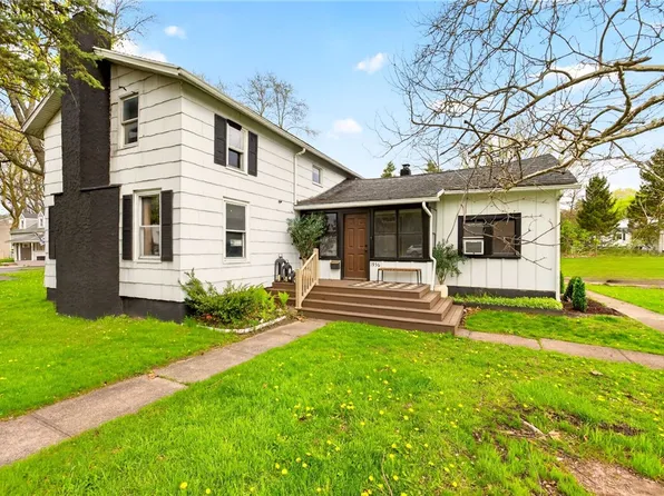 1936 Penfield Rd, Penfield, NY 14526