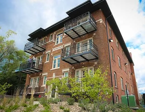 Flats on Howard — Photo 33