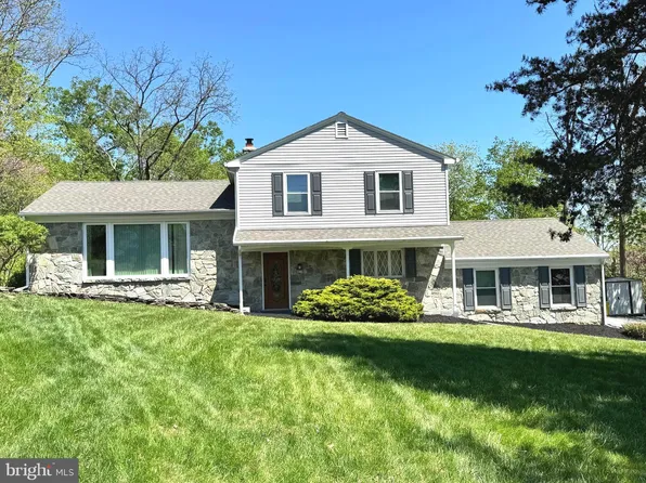 4617 Custer Dr, Harrisburg, PA 17110