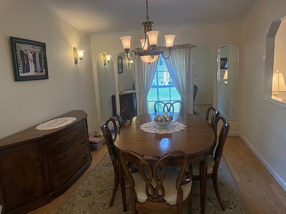 5th image of 303 Blueberry Cir