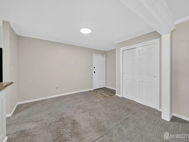 42A Woodedge Ave #8 — Photo 7