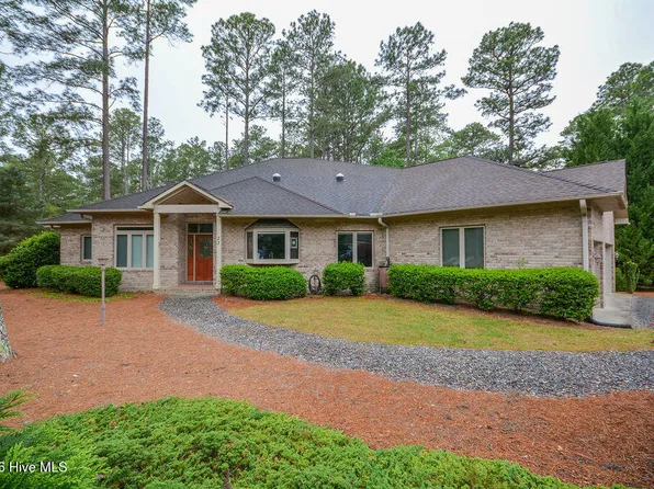 11 Canterbury Circle, Pinehurst, NC 28374