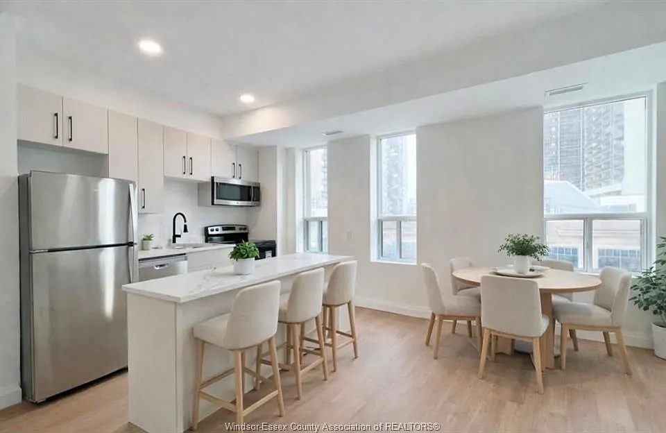 267 Pelissier St #402