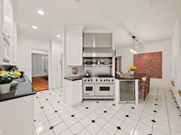 285 Central Park West image 3 of 16