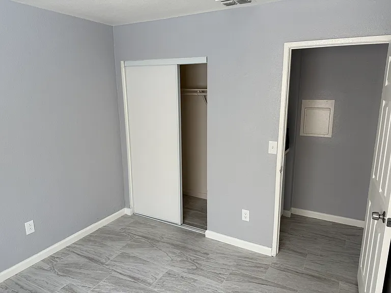 2255 E Sunrise Ln #B — Photo 22