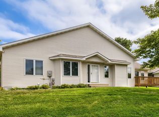 834 Wescott Sq, Eagan, MN 55123