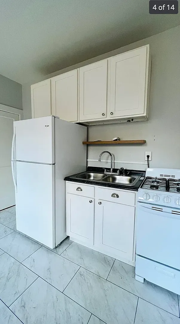445 Davidson Court — Photo 2