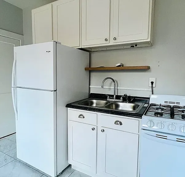 445 Davidson Ct — Photo 2