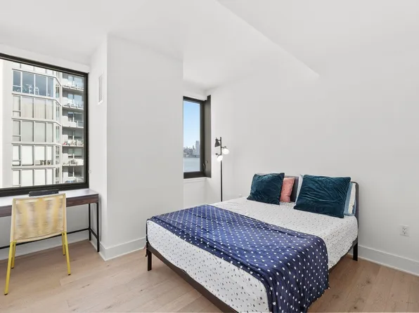 9 Avenue At Port Imperial image 17 of 27