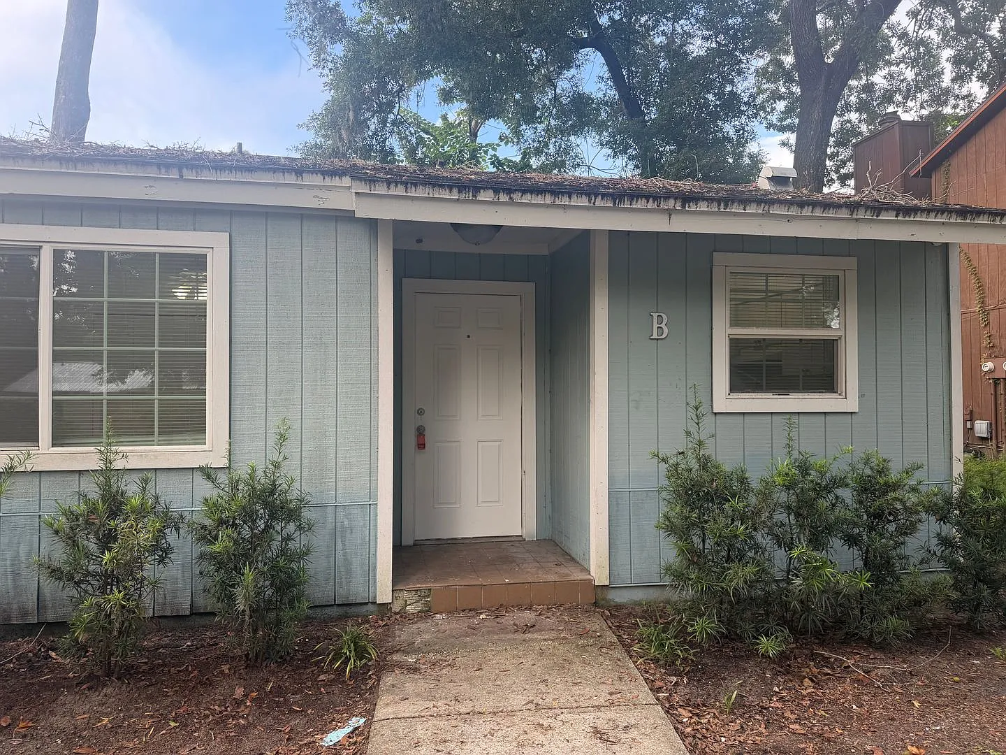2 Bed 1 Bath In - Linton Oaks ! Freshly Painted — Photo 2