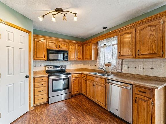 4th image of 5208 NE 63rd Ter