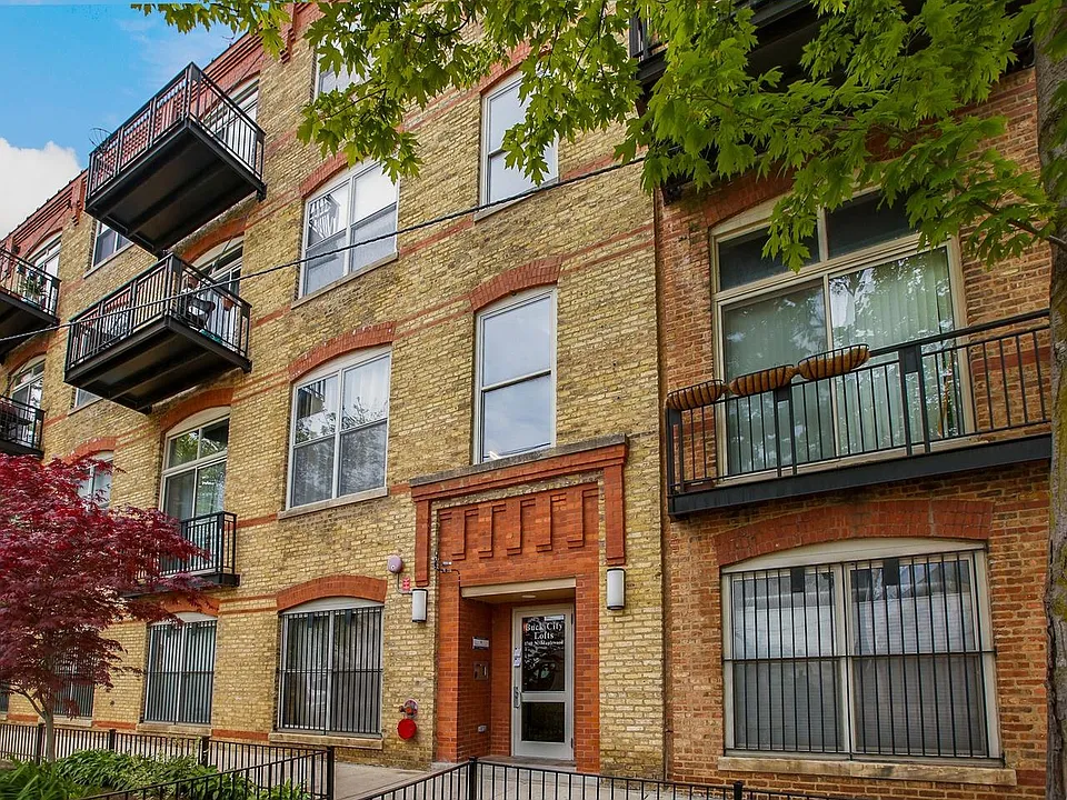 1740 N Maplewood Ave #321