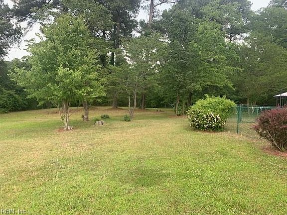 5th image of 311 Charlotte Dr