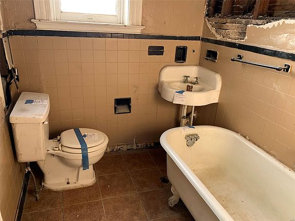 2nd image of 6307 Isabella Ave