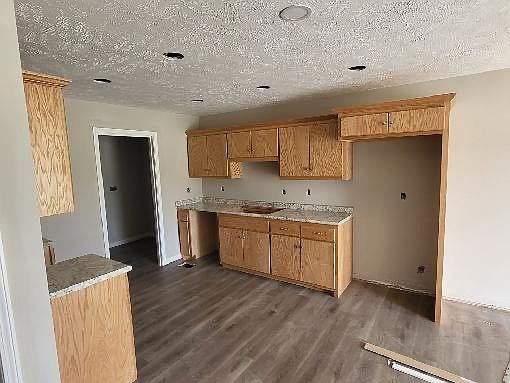 2nd image of 520 W Taylor Rd