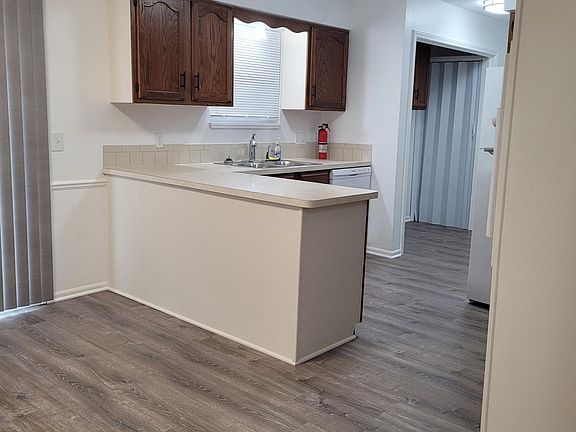 4th image of 2030 Holcomb St