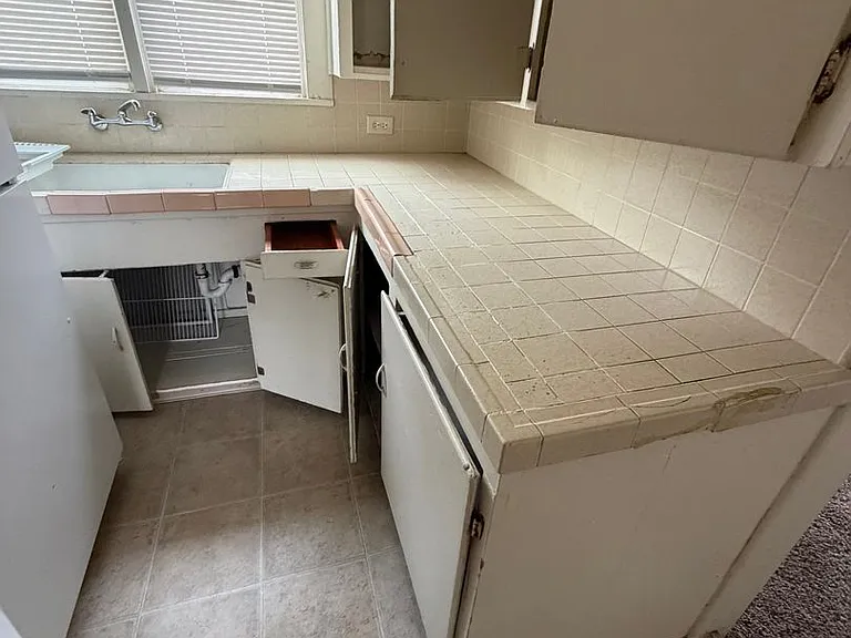 243 W 18th St #1-12 — Photo 18