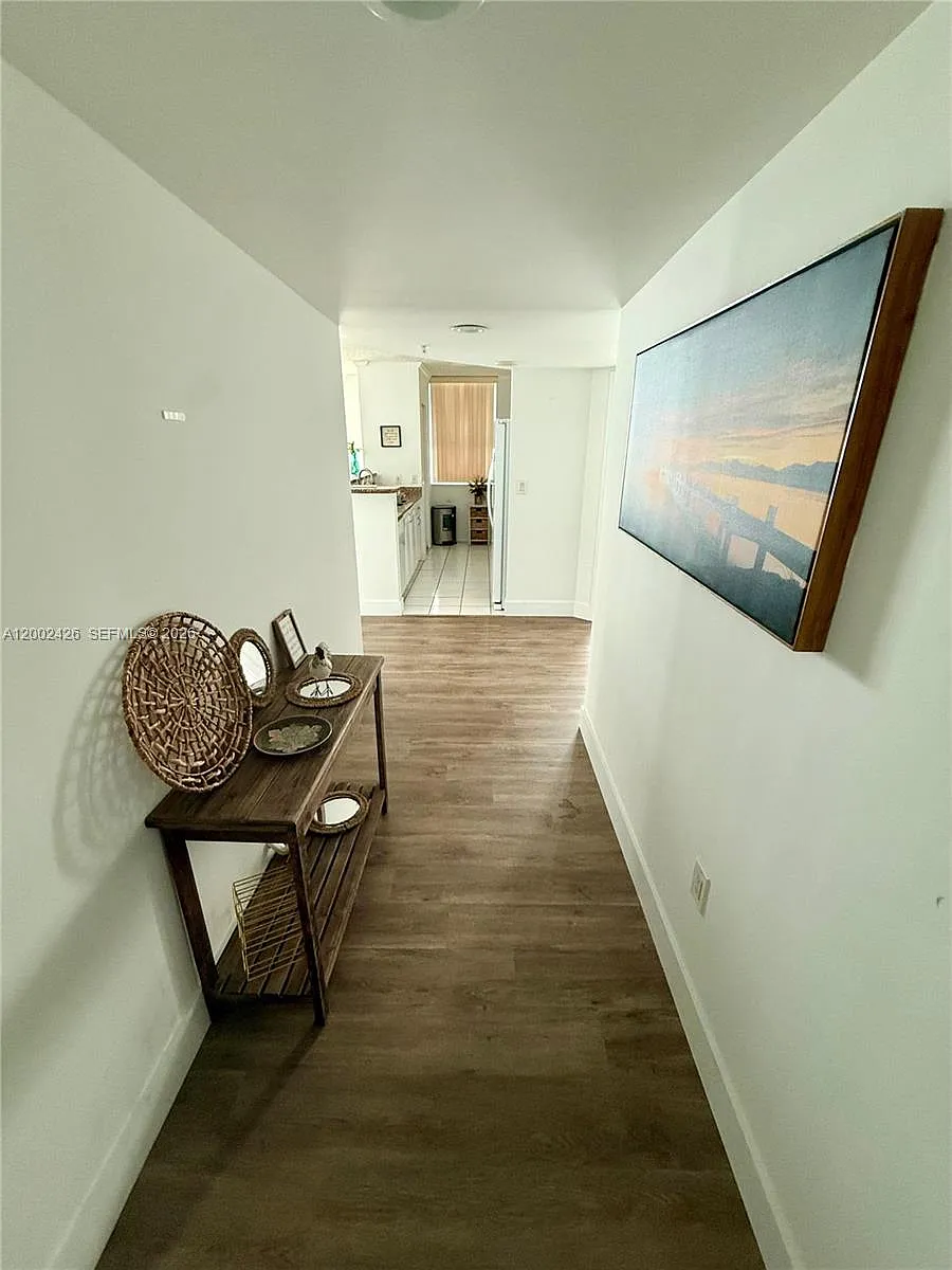 Building Photo - 1155 Brickell Bay Dr #1702