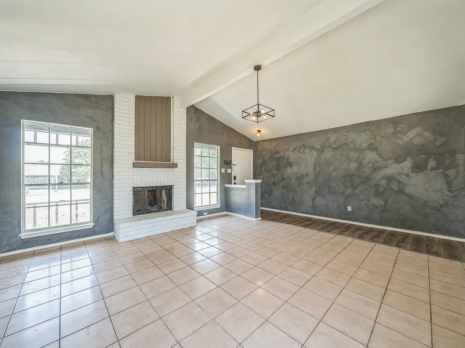3 bed, 1376 sqft, $2,600 — Photo 4