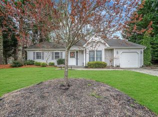 12 Marc Dr, Ridge, NY 11961