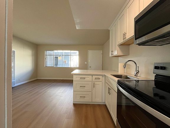 4th image of 1350 Golden Gate Ave #6