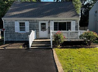 25 Front Dr, Huntington Station, NY 11746