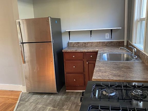 3rd image of 229 Dwight St #2
