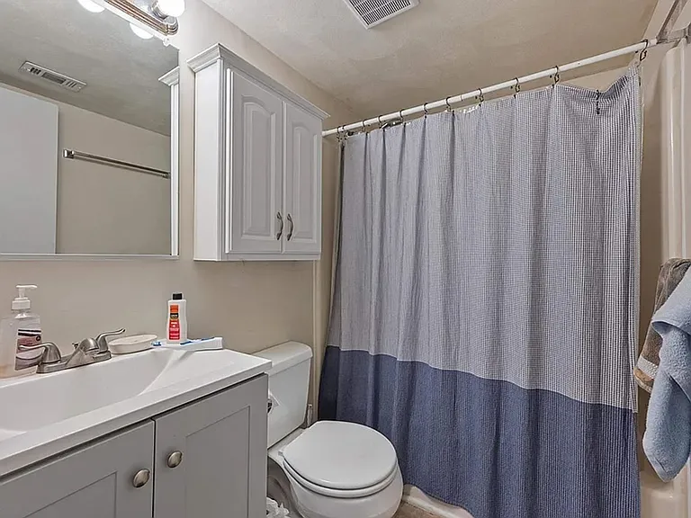 1470 Seneca Dr #F — Photo 8