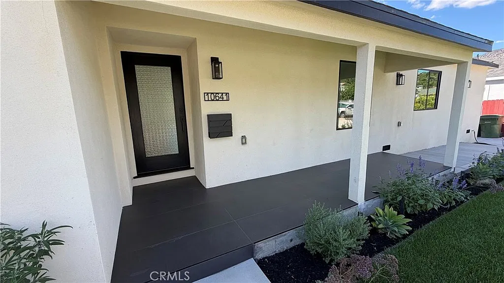 4 bed, 1665 sqft, $4,900 — Photo 1