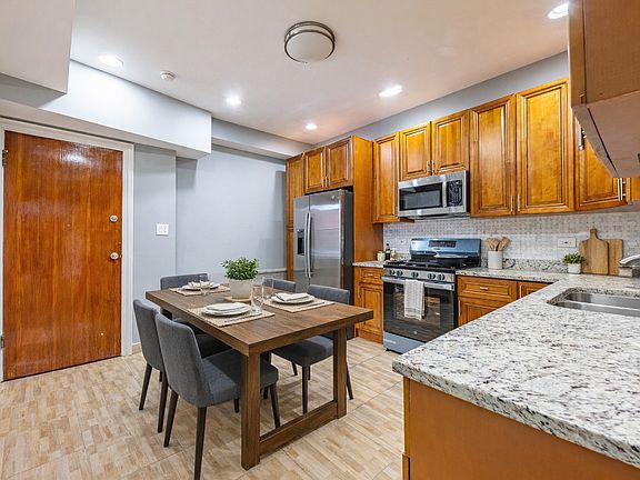 2nd image of 2242 N Western Ave #1R