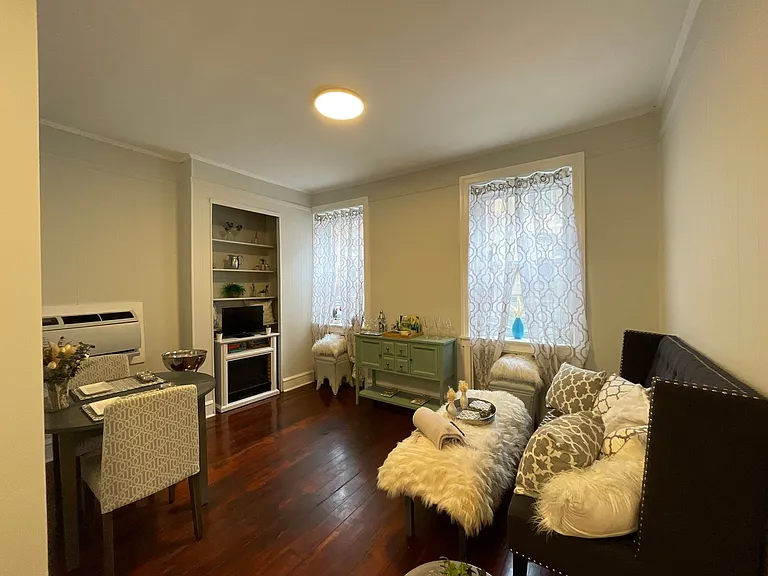 1127 Spruce - McCarthy — Photo 2