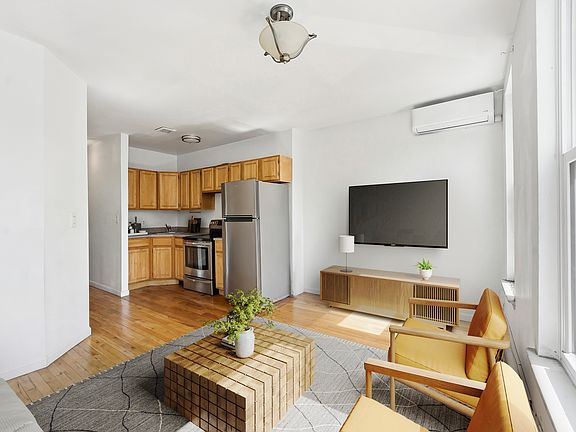 3rd image of 1581 Bergen St #2