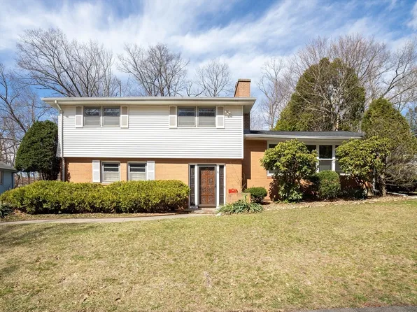 50 Valley Hill Dr, Worcester, MA 01602