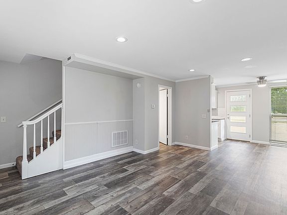 3rd image of 3853 Riverside Dr #3841