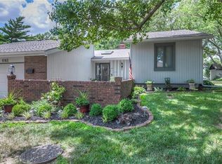 1 Woodbridge Ln, Kansas City, MO 64145