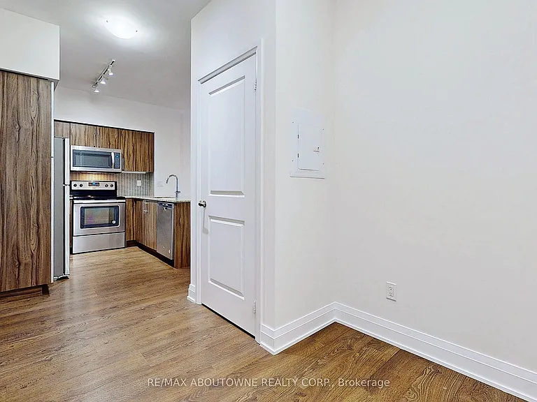 55 Speers Rd #1007 — Photo 9
