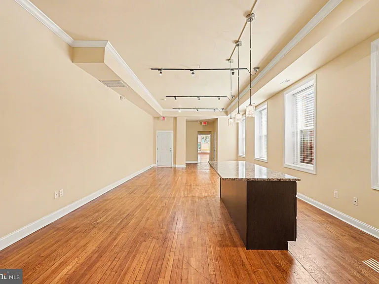 338 N Charles St — Photo 13