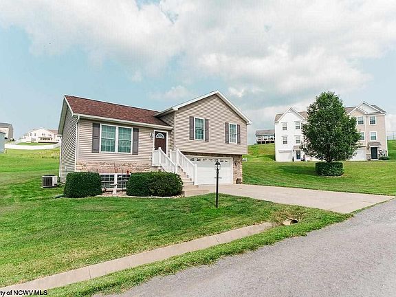 2nd image of 414 Oakmont Ct