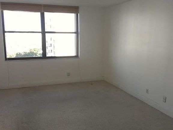 5th image of 18151 NE 31st Ct APT 1408