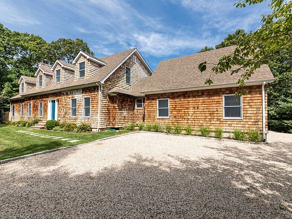 2nd image of 3 Oak Hill Ln