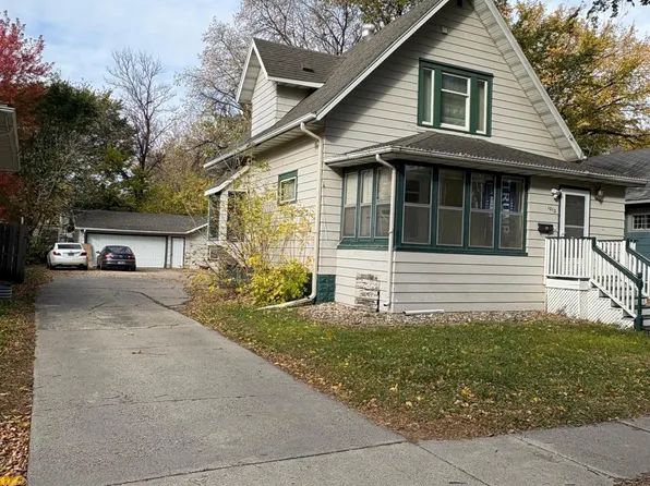 1012 12th St N, Fargo, ND 58102