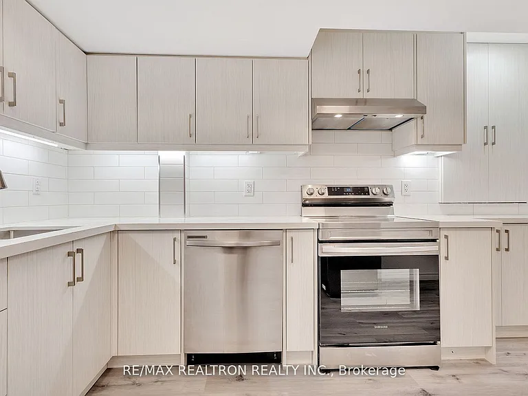 4 Oceanpearl Cres — Photo 17