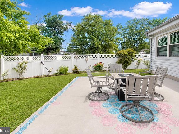 4th image of 114 Burnam Wood Ct