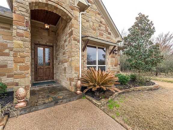 3rd image of 1304 Mission Hills Dr