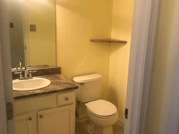 5th image of 108 Suffolk Cir