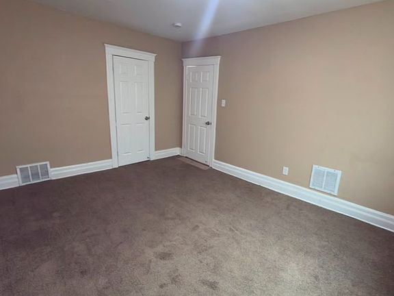 5th image of 2152 Fairview St