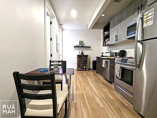 3rd image of 1636 De Kalb Ave #1R
