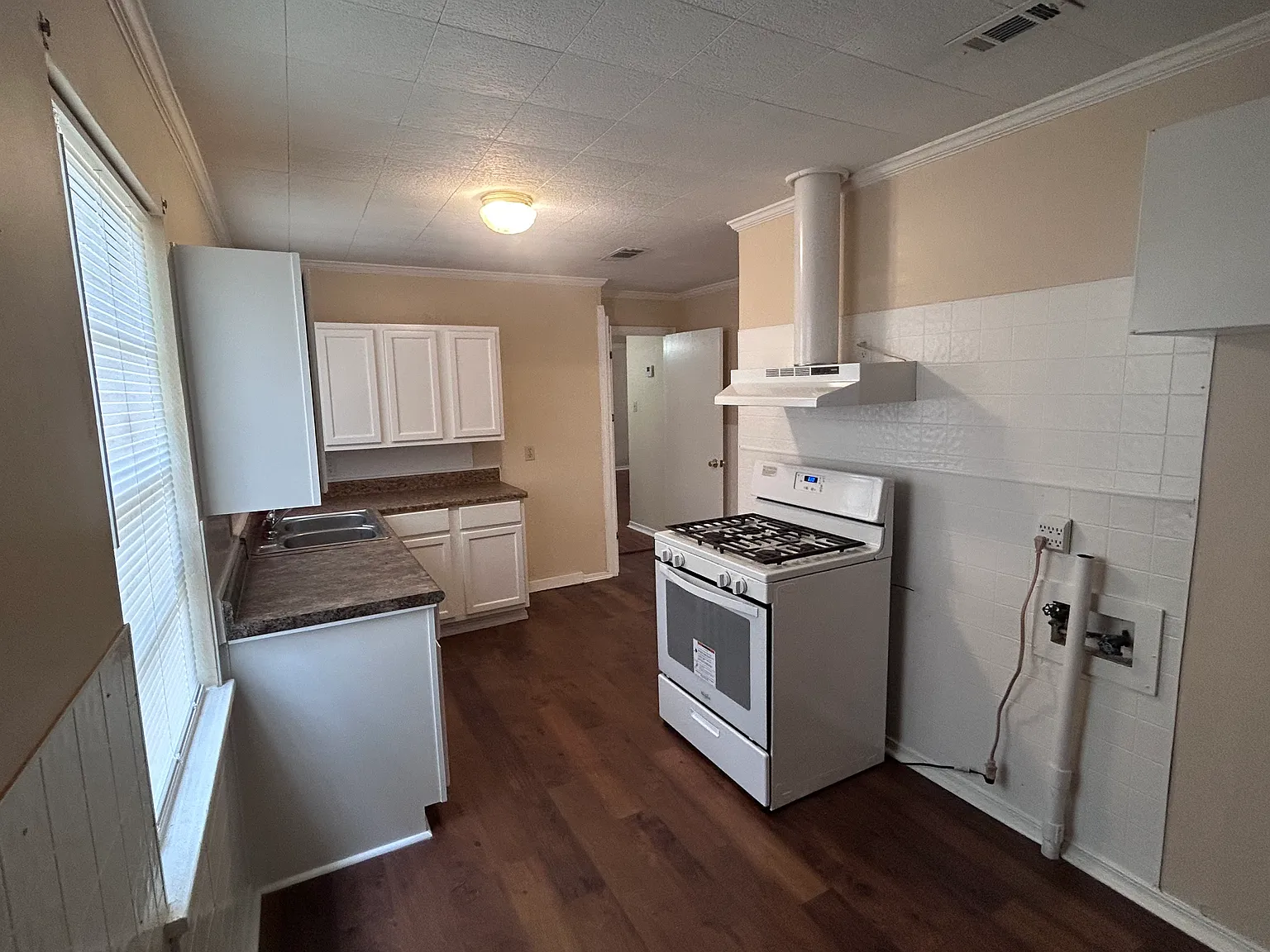 2 bed, 1128 sqft, $950 — Photo 2